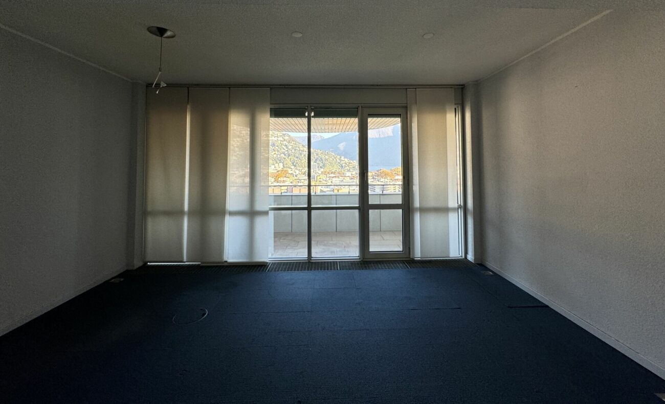 Prestigioso ufficio con vista dominante sulla città. Adatto uso misto abitativo