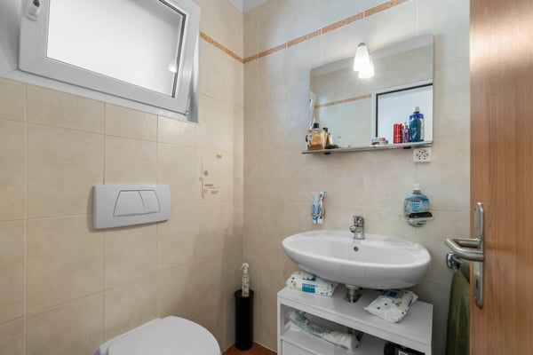 Vivi la bellezza di Capolago: casa con vista mozzafiato sul lago 17