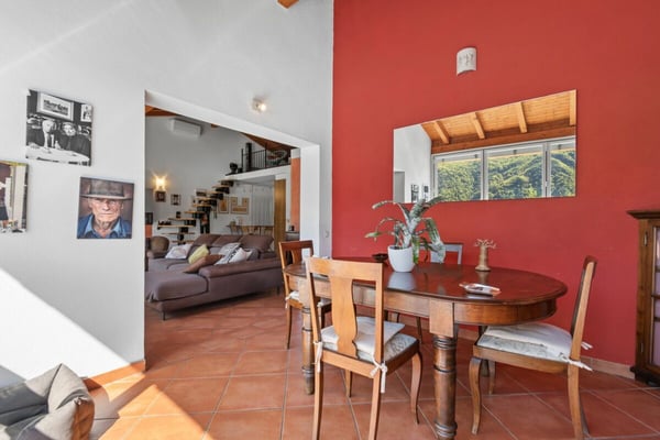 Vivi la bellezza di Capolago: casa con vista mozzafiato sul lago 10