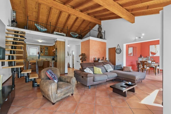 Vivi la bellezza di Capolago: casa con vista mozzafiato sul lago 3