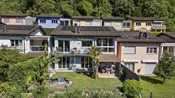 Vivi la bellezza di Capolago: casa con vista mozzafiato sul lago 1
