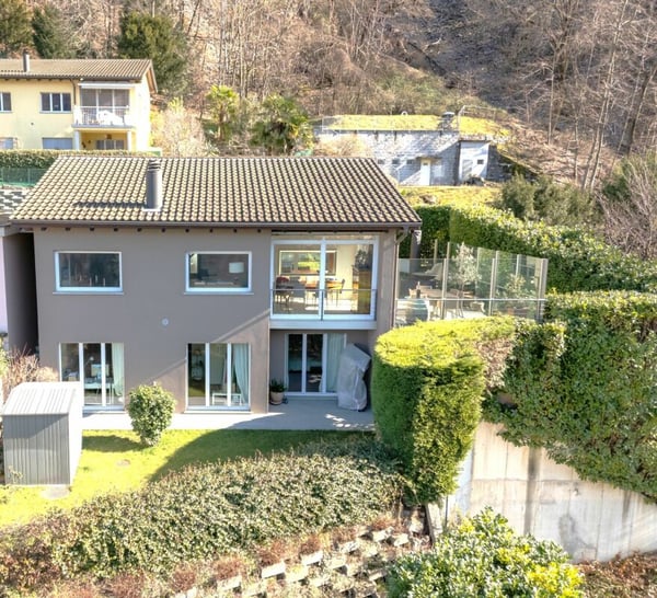 Esclusiva Casa immersa nella natura vista lago a 180° 2