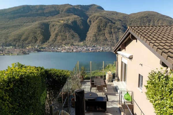 Esclusiva Casa immersa nella natura vista lago a 180° 1