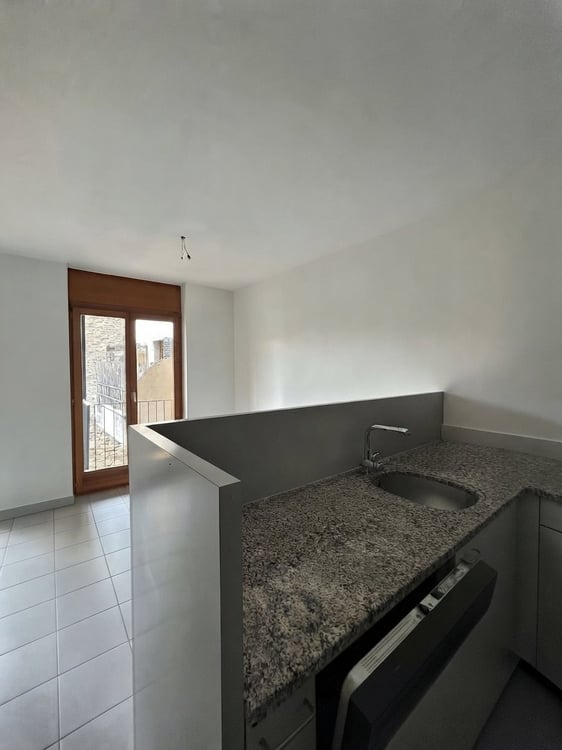 PONTE CAPRIASCA - AFFITTASI CASA RINNOVATA NEL NUCLEO 7