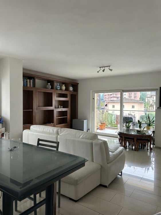 LUGANO - VENDESI APPARTAMENTO DI 3.5 LOCALI 1