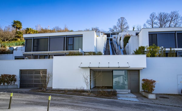 Oasi di prestigio a 10 minuti dal centro di Lugano: Moderno 3.5 locali con ampio giardino 1
