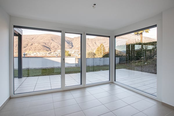 Oasi di prestigio a 10 minuti dal centro di Lugano: Moderno 3.5 locali con ampio giardino 16