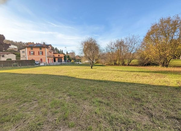 Terreno edificabile pianeggiante in zona residenziale 3