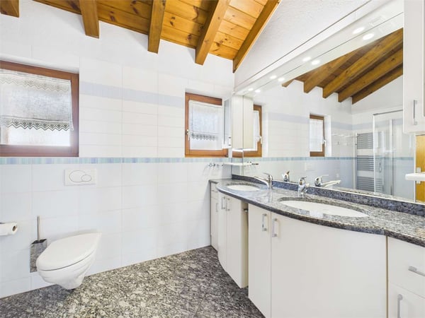 Caratteristica villa con dépendance a Lodrino 9