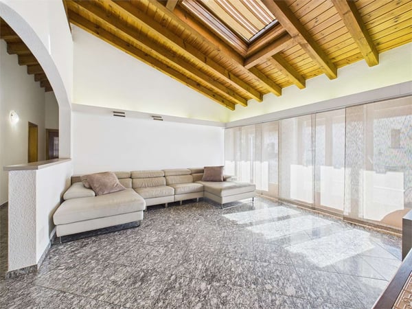 Caratteristica villa con dépendance a Lodrino 4