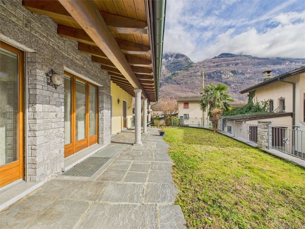 Caratteristica villa con dépendance a Lodrino 1