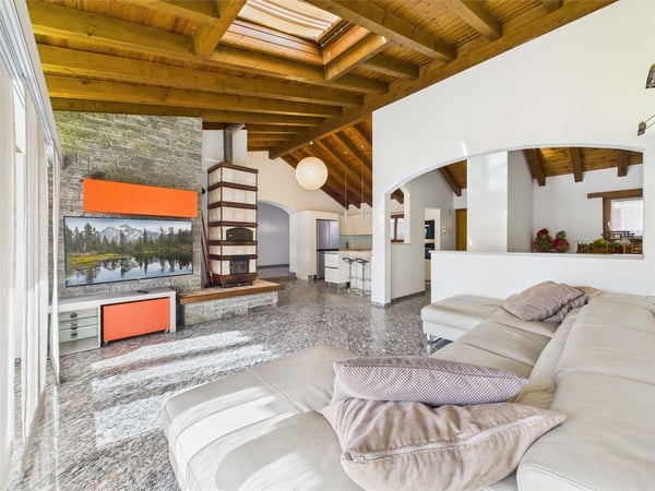 Caratteristica villa con dépendance a Lodrino 5