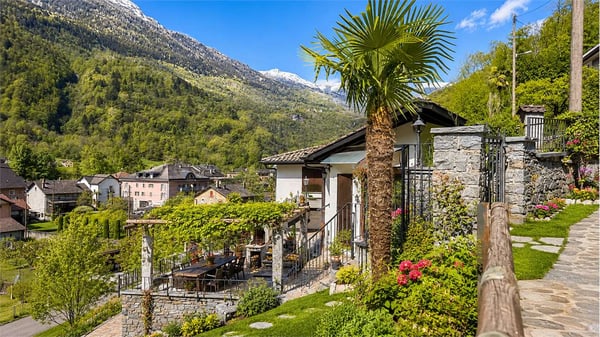 Dongio - Casa indipendente con grotti da ristrutturare in Valle di Ble 1