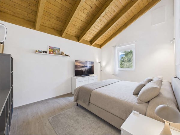 Moderna villetta con ampio giardino a Sant'Antonino 9