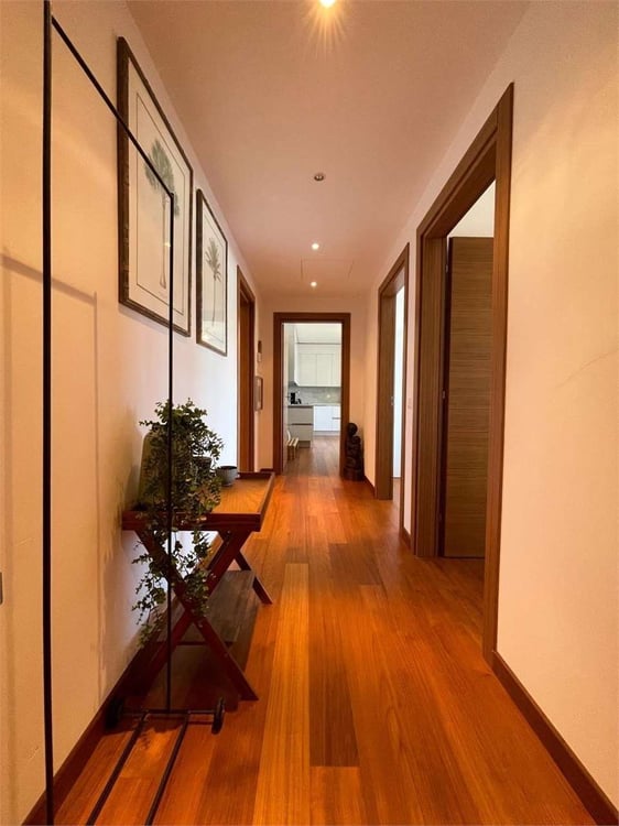 Lugano-Albonago - Elegante Appartamento 2.5 Locali con Giardino Privat 2