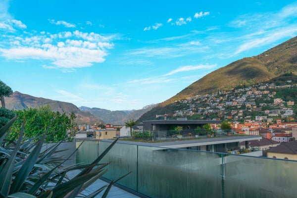 Nuovo attico da sogno a 5 passi dal lago con ampie terrazze e tetto panoramico a Locarno 9