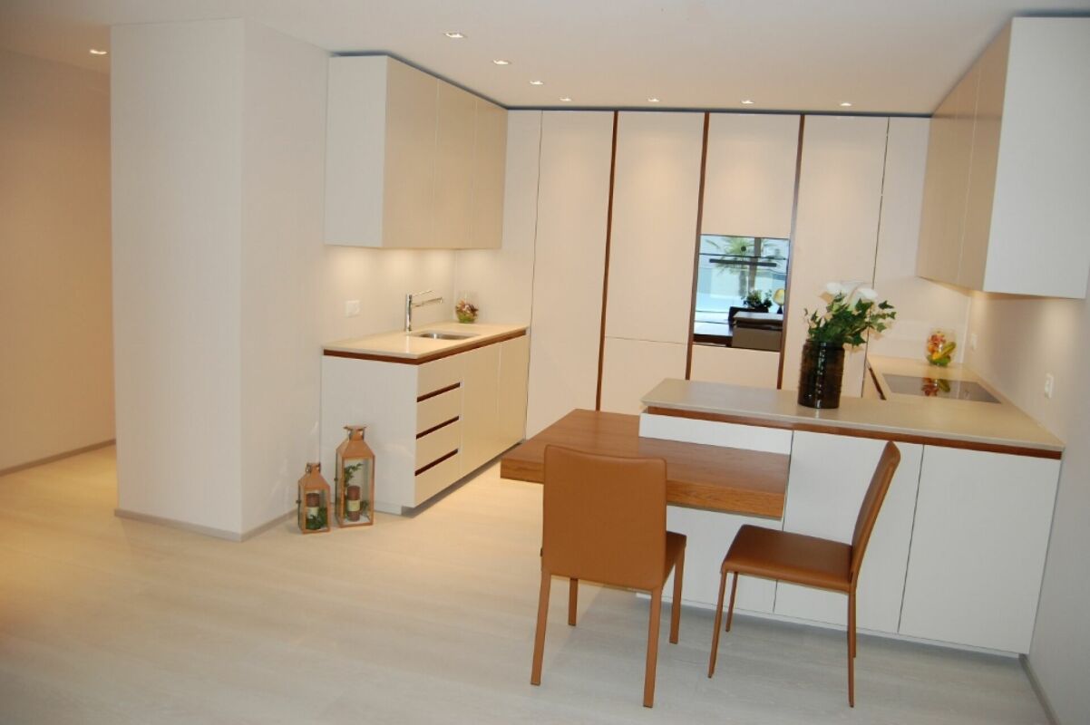 Luxuriöse 2.5 Zimmerwohnung mit Seesicht, grosser Sonnenterrasse, Schwimmbad und Wellnessbereich