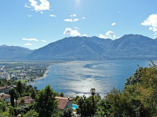 Lussuoso 5.5 locali: modernità ed eccellenza con vista lago 3