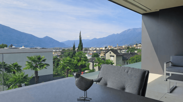 Generoso 3.5 locali con vista lago, 2 ampie terrazze e piscina esterna 3
