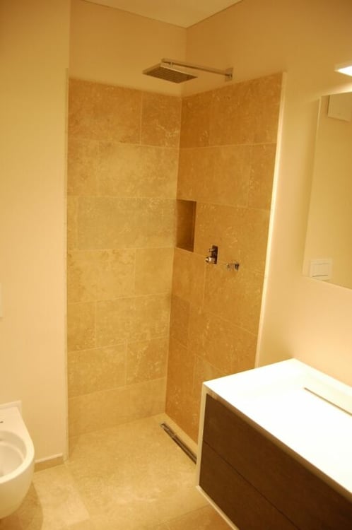 Luxuriöse 2.5 Zimmerwohnung mit Seesicht, grosser Sonnenterrasse, Schwimmbad und Wellnessbereich 9