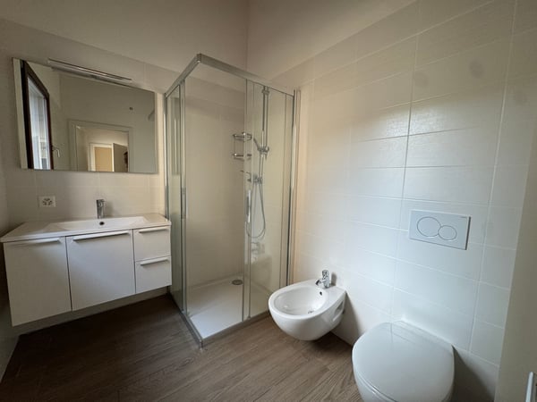 Ufficio moderno di 1.5 locali in affitto a Chiasso 8