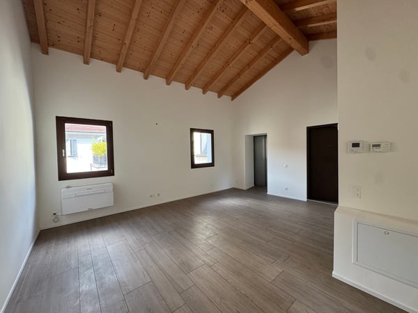 Ufficio moderno di 1.5 locali in affitto a Chiasso 4