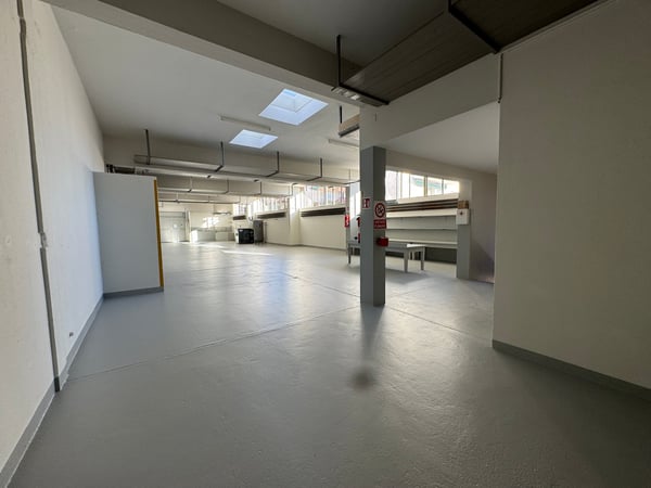 Vendesi o Affittasi Immobile Artigianale / commerciale / amministrativo con Uffici a Balerna 24