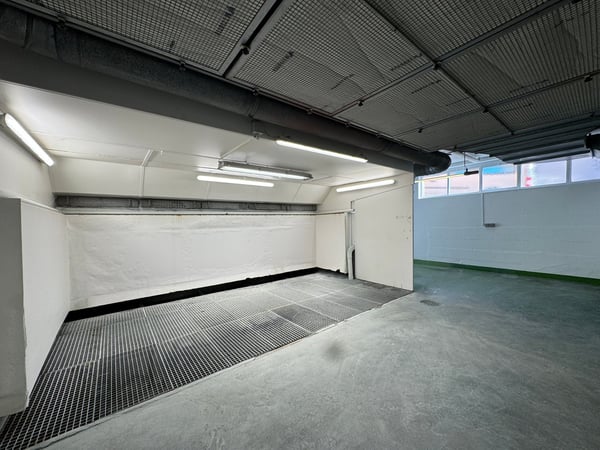 Vendesi o Affittasi Immobile Artigianale / commerciale / amministrativo con Uffici a Balerna 28