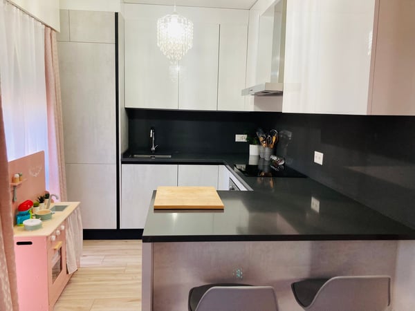 Eleganza e luminosità in posizione privilegiata – Lugano, Pazzallo- A REDDITO 10