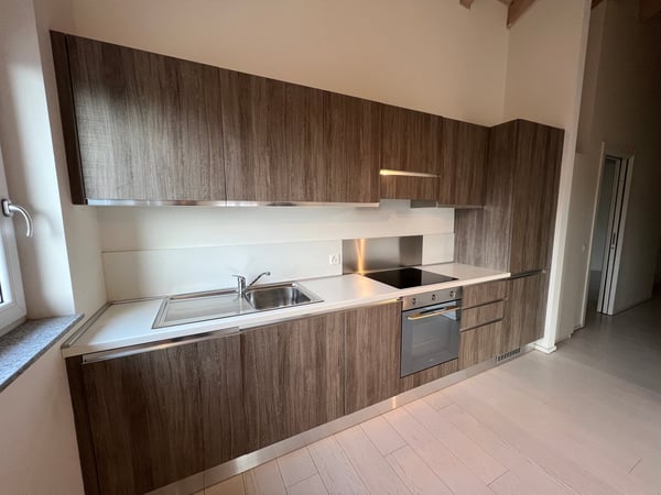 Moderno attico con tetto a vista in vendita a Cadro - POSTO AUTO 2