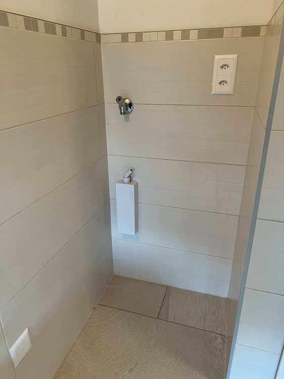 Moderno attico con tetto a vista in vendita a Cadro - POSTO AUTO 6