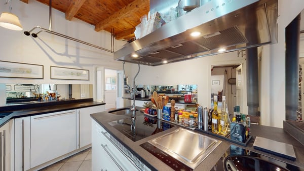 Arzo abitazione unifamiliare IN PERFETTO STATO. Possibilità di terreno edificabile di 720 mq circa 13