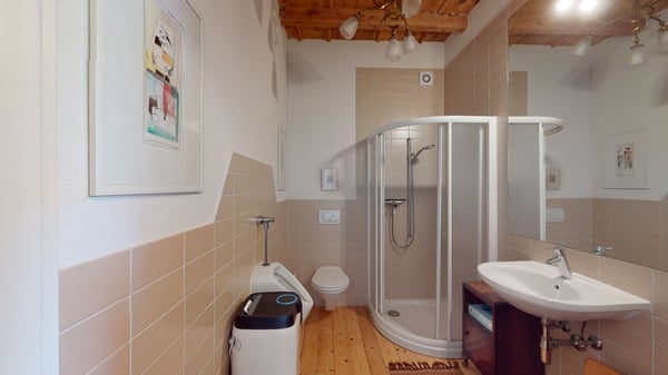 Arzo abitazione unifamiliare IN PERFETTO STATO. Possibilità di terreno edificabile di 720 mq circa 18