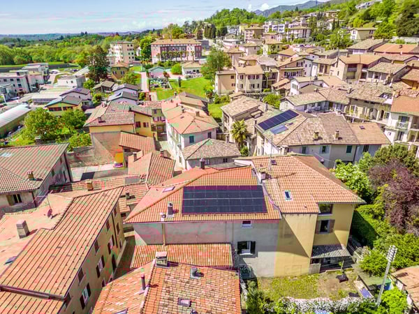 Arzo abitazione unifamiliare IN PERFETTO STATO. Possibilità di terreno edificabile di 720 mq circa 44