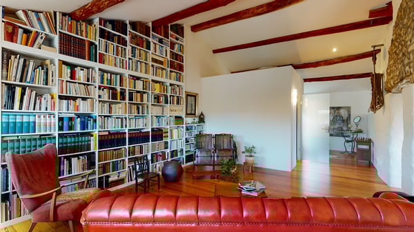 Arzo abitazione unifamiliare IN PERFETTO STATO. Possibilità di terreno edificabile di 720 mq circa 56