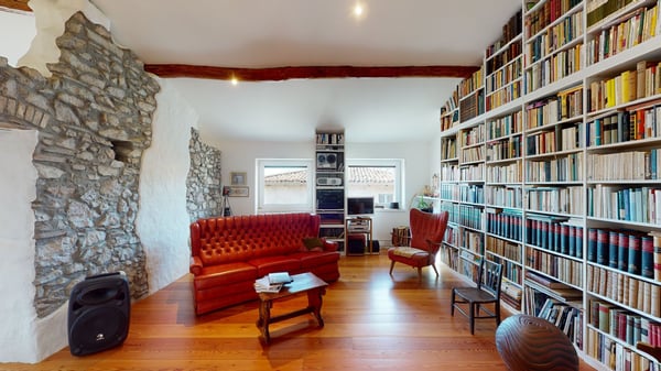 Arzo abitazione unifamiliare IN PERFETTO STATO. Possibilità di terreno edificabile di 720 mq circa 38