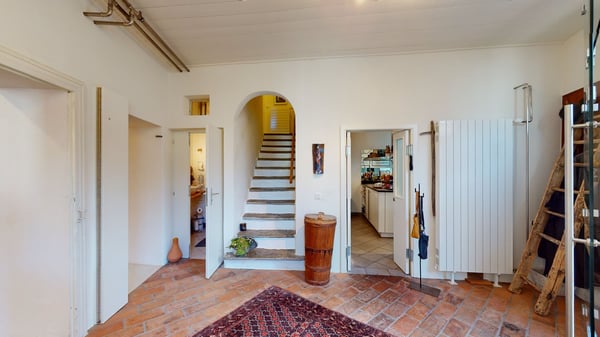 Arzo abitazione unifamiliare IN PERFETTO STATO. Possibilità di terreno edificabile di 720 mq circa 2