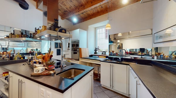 Arzo abitazione unifamiliare IN PERFETTO STATO. Possibilità di terreno edificabile di 720 mq circa 10