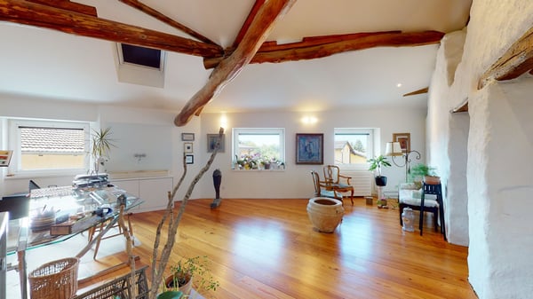 Arzo abitazione unifamiliare IN PERFETTO STATO. Possibilità di terreno edificabile di 720 mq circa 25