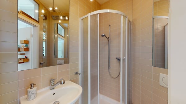 Arzo abitazione unifamiliare IN PERFETTO STATO. Possibilità di terreno edificabile di 720 mq circa 19