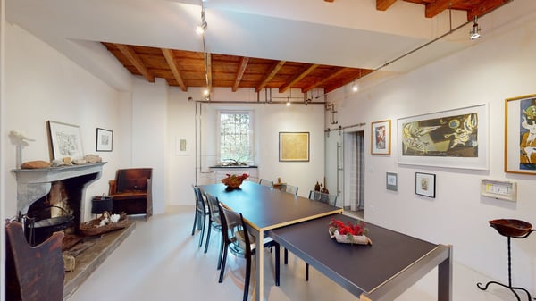 Arzo abitazione unifamiliare IN PERFETTO STATO. Possibilità di terreno edificabile di 720 mq circa 32