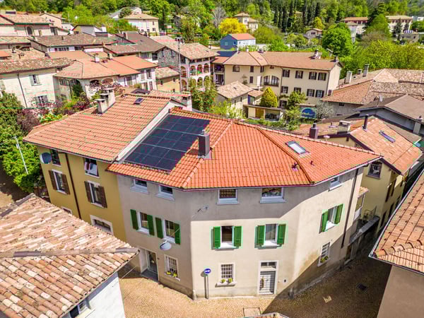 Arzo abitazione unifamiliare IN PERFETTO STATO. Possibilità di terreno edificabile di 720 mq circa 46