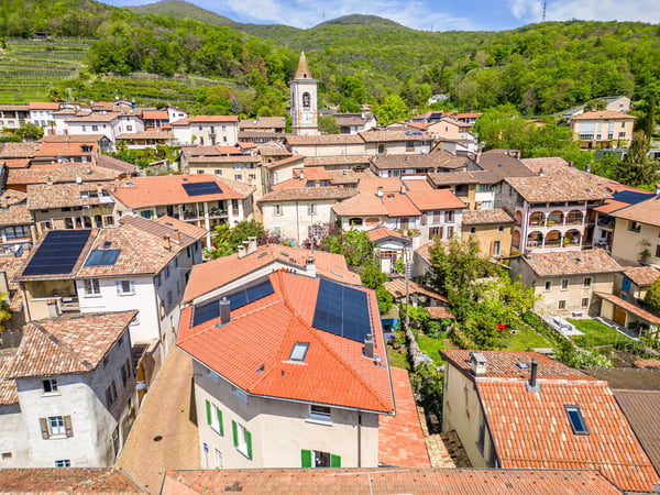 Arzo abitazione unifamiliare IN PERFETTO STATO. Possibilità di terreno edificabile di 720 mq circa 55