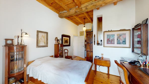 Arzo abitazione unifamiliare IN PERFETTO STATO. Possibilità di terreno edificabile di 720 mq circa 24