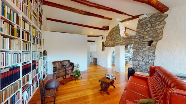 Arzo abitazione unifamiliare IN PERFETTO STATO. Possibilità di terreno edificabile di 720 mq circa 45