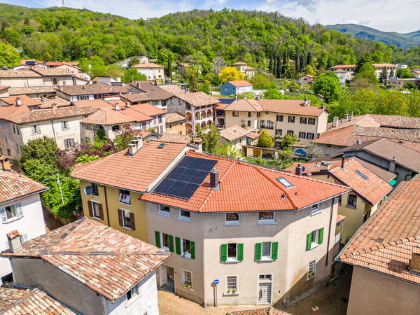Arzo abitazione unifamiliare IN PERFETTO STATO. Possibilità di terreno edificabile di 720 mq circa 49