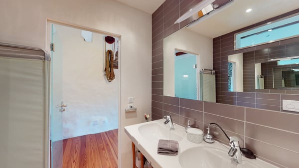 Arzo abitazione unifamiliare IN PERFETTO STATO. Possibilità di terreno edificabile di 720 mq circa 39