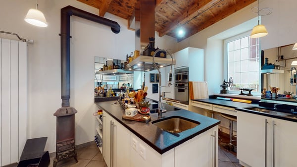 Arzo abitazione unifamiliare IN PERFETTO STATO. Possibilità di terreno edificabile di 720 mq circa 15