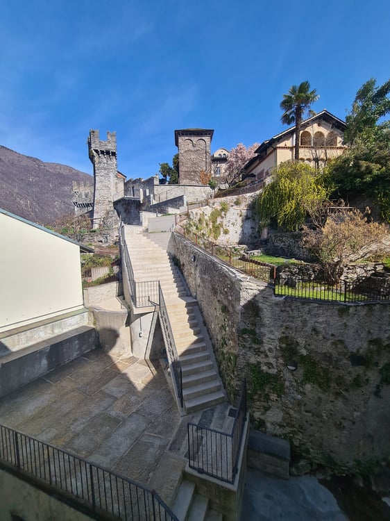 Luminoso 1.5 Locali in Fase di Ristrutturazione Totale – Centralissimo a Bellinzona! 2