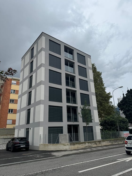 UFFICI fronte strada - in Nuova Residenza a Pregassona - Lusso Moderno e Comodità - posto auto 3